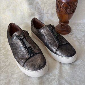 FRYE Lena Women’s Metallic Black Leather Zip Sneakers